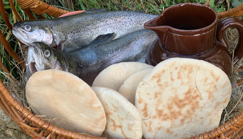 Du pain et des poissons. / © Loïse Seoane