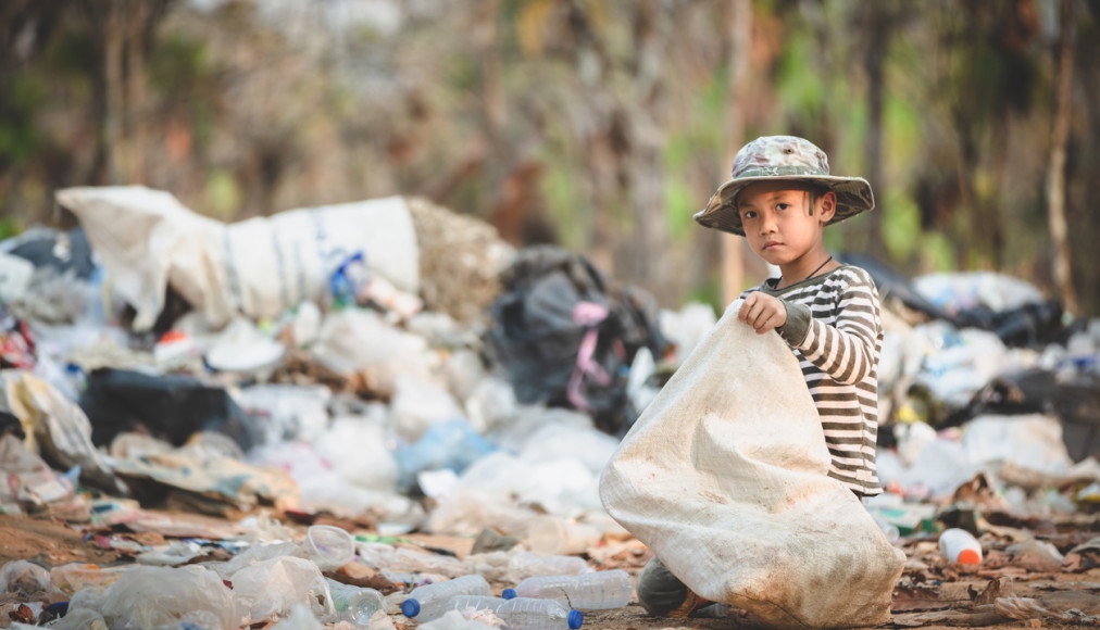 Selon les estimations de l’ONU, en 2023 prêt de 700 millions de personnes dans le monde vivaient avec moins de 2,15 dollars par jour. / ©iStock