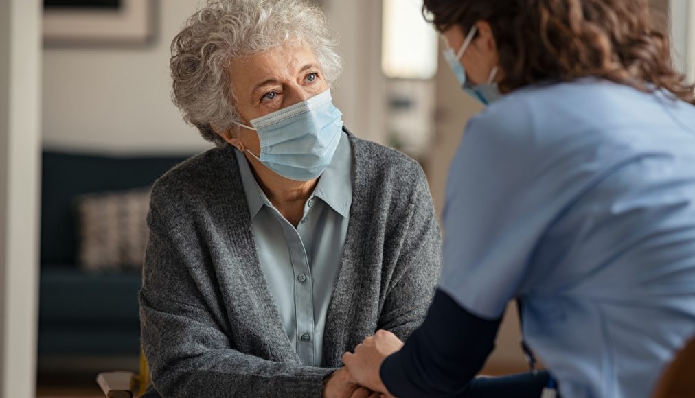 Malgré les masques, la distance et la peur du virus… cette période a également contribué à renforcer les liens. / ©iiStock/Ridofranz