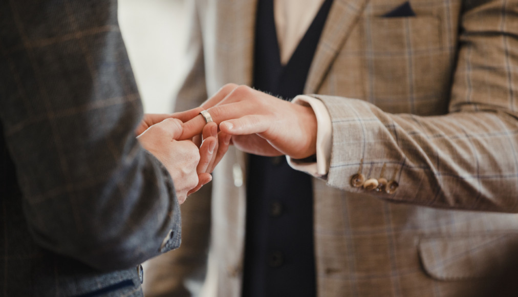 La bénédiction de mariage pour couple de même sexe soutenue par les Églises réformées Berne-Jura-Soleure. © iStok/ DGLimages / La bénédiction de mariage pour couple de même sexe soutenue par les Églises réformées Berne-Jura-Soleure. © iStok/ DGLimages