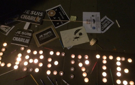 Dix ans après, Charlie Hebdo commémore l’attentat / ©Greg Wolf, Paris, France, CC BY 2.0 Wikimedia Commons